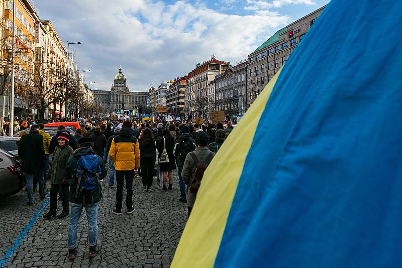 Demonstrace za Ukrajinu na pražském Václavském náměstí v neděli 27. února 2022.