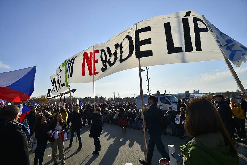 Demonstrace proti Babišovi na Letné 16. listopadu 2019.