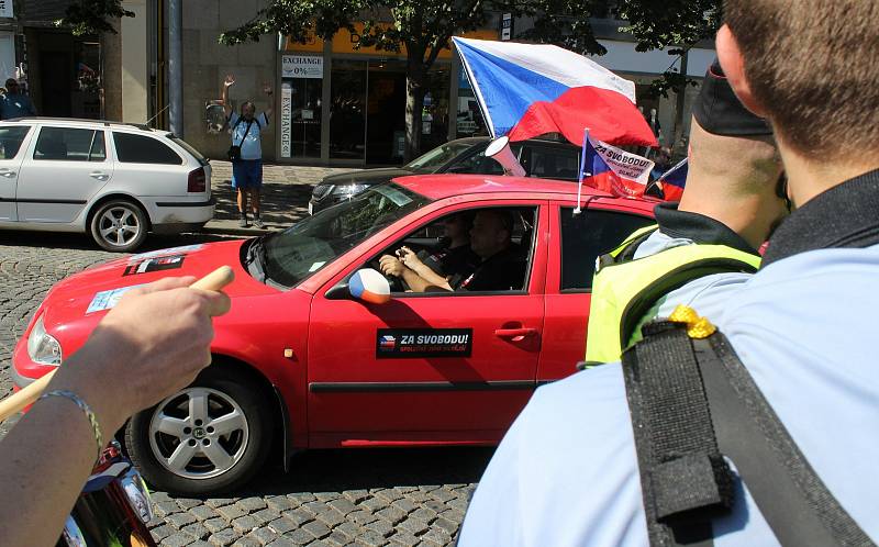 Z protestní 'Jízdy za naše děti a svobodu' na Václavském náměstí v Praze.