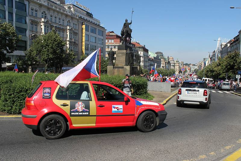 Z protestní 'Jízdy za naše děti a svobodu' na Václavském náměstí v Praze.