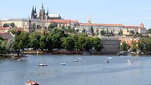 Tropické počasí v  Praze v neděli 19. června 2022.