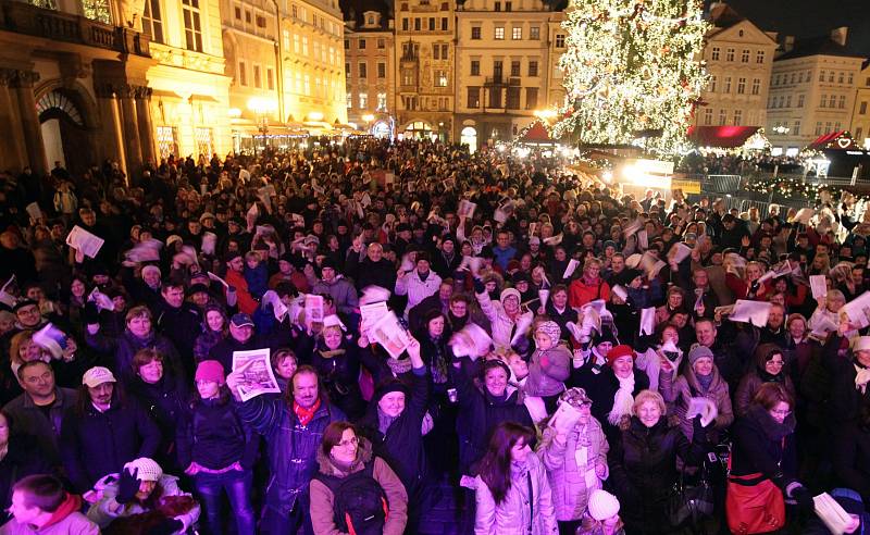 Česko zpívá koledy na Staroměstském náměstí 10. prosince.