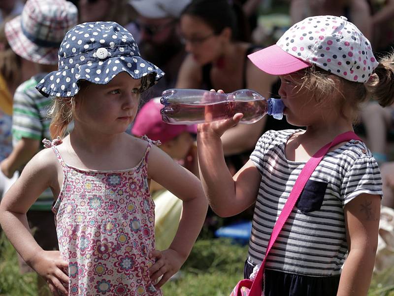 Největší rodinný festival v ČR Kašpárkohraní – hudba, divadlo, hry se konal v Letenských sadech.