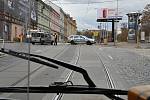 Od noci až do odpoledne byla ve čtvrtek 19. listopadu 2015 neprůjezdná křižovatka u holešovického Výstaviště, kde kamion strhl tramvajovou trolej. Dopravní podnik zavedl náhradní autobusovou dopravu X12.