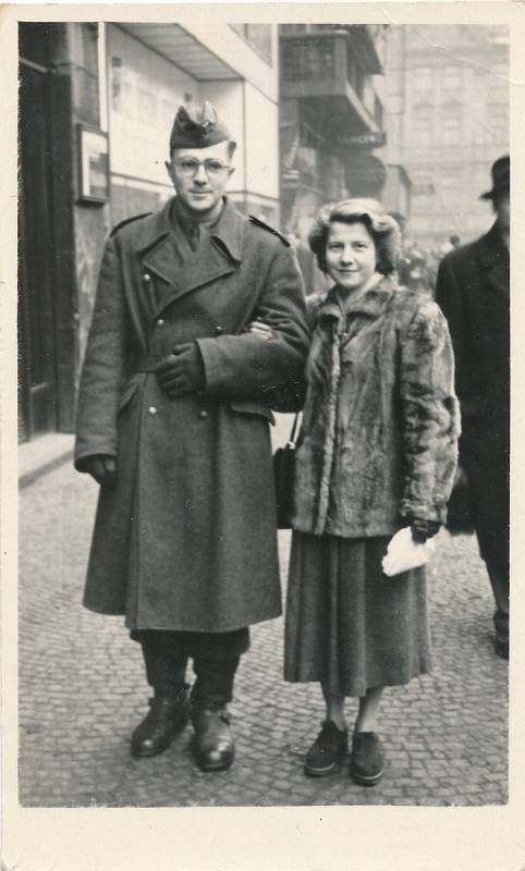 František Lobkowicz a Hana Lobkowiczová v době Františkova působení u PTP (1952-1954).