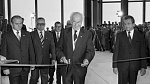Generální tajemník ÚV KSČ a prezident ČSSR Gustáv Husák (uprostřed) při slavnostním otevření Paláce kultury 2. 4. 1981.
