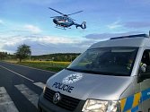 Posádka záchranářského vrtulníku z Prahy zasahovala na místě dopravní nehody v Louňovicích na Praze-východ.