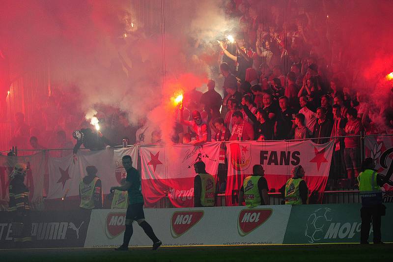 Fotbalové utkání finále MOL Cupu mezi celky SK Slavia Praha a FK Jablonec 9. května v Mladé Boleslavi. Fanoušci Slavie.