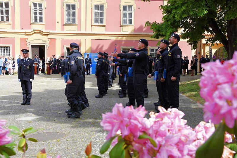 Ze slavnostního slibu nových příslušníků středočeské policie na nádvoří Muzea Policie ČR v Praze.