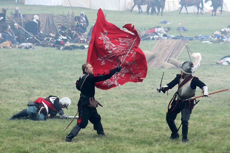 Na Vypichu se v sobotu uskutečnila rekonstrukce bitvy na Bílé hoře z roku 1620.