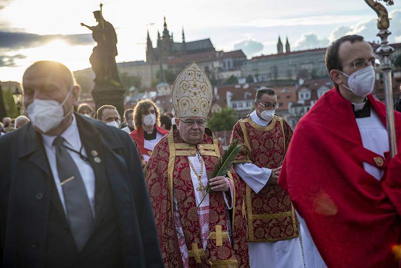 Svatojánské procesí prošlo 15. května centrem Prahy přes Karlův most v rámci 13. ročníku Svatojánských slavností Navalis a 300. výročí od blahořečení nejznámějšího českého světce a patrona lidí od vody Jana Nepomuckého.