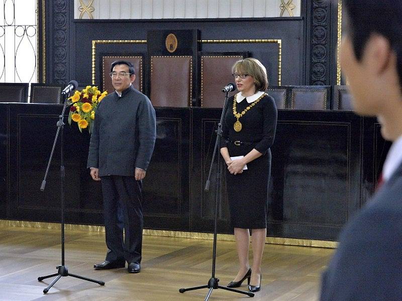 Pražská primátorka Adriana Krnáčová a pekingský primátor Wang An-šun.