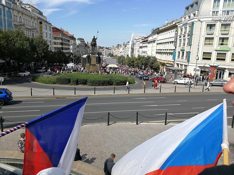 Z příprav na demonstraci s názvem Česká republika na 1. místě na Václavském náměstí v Praze.