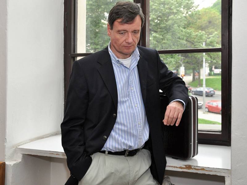 Bývalý hejtman David Rath, stíhaný pro podíl na údajných korupčních manipulacích se zdravotnickými a stavebními zakázkami Středočeského kraje, u Krajského soudu v Praze.