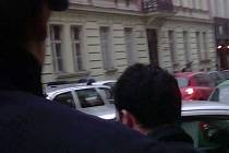 Strážníci v Praze 5 zasahovali proti agresivnímu taxikáři.