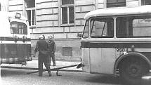 Trolejbusy Škoda a Tatra v pražských ulicích. Odtah ve Slezské