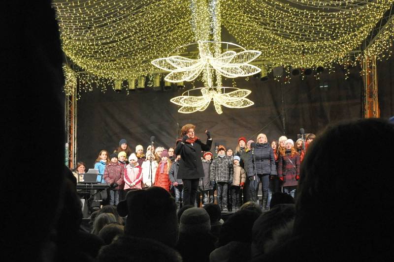 Česko zpívá koledy na Staroměstském náměstí