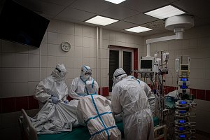 Pacienti s covidem zaplňují lůžka nemocnic. Ilustrační foto.