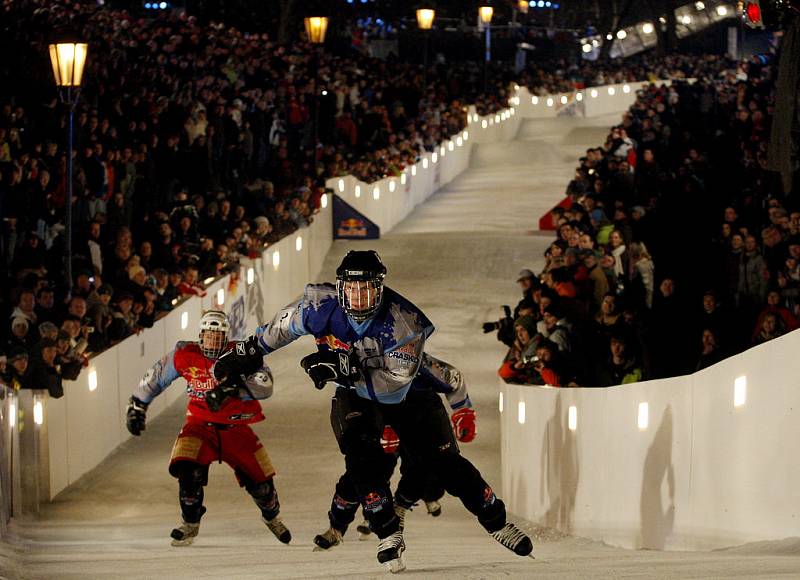 Adrenalinový závod na bruslích Reb Bull Crashed Ice se jel na uměle vytvořené dráze na Vyšehradě v sobotu 7. února.