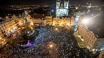 Lidé si po celé Praze připomínali 17. listopadu 29. výročí Sametové revoluce.