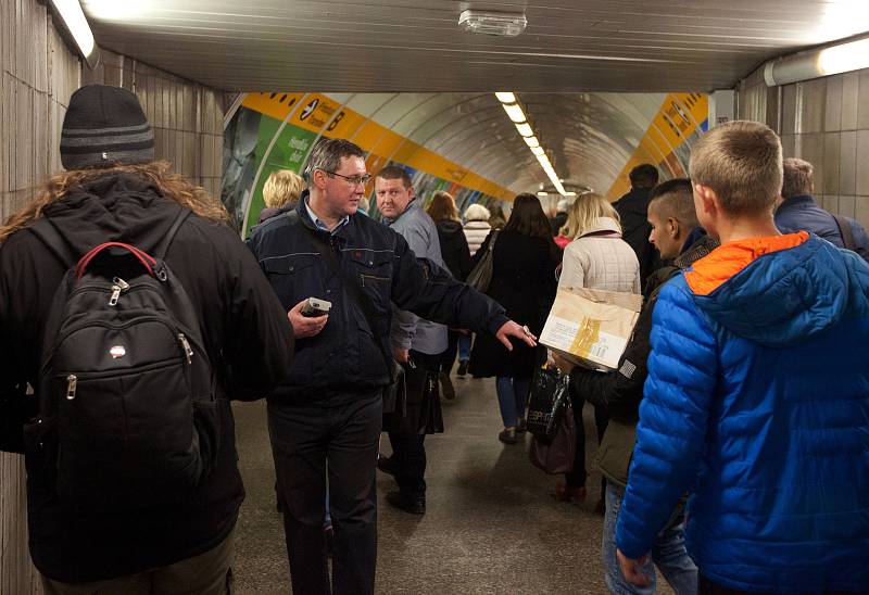 Akce revizor 7.listopadu - metro Florenc.