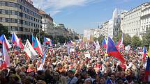 Demonstrace s názvem Česká republika na 1. místě na Václavském náměstí v Praze