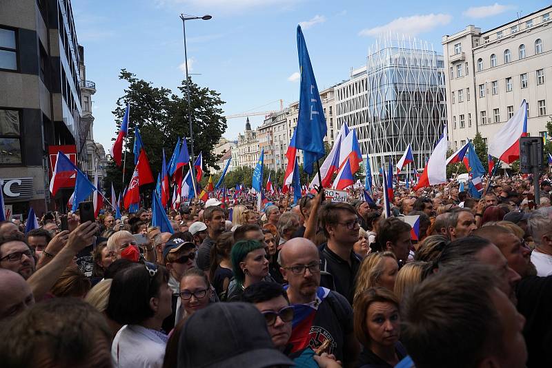 Z demonstrace s názvem Česká republika na 1. místě na Václavském náměstí v Praze.