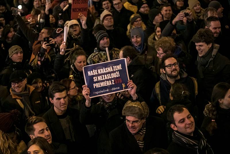 Tisíce lidí protestovaly 5. března na pražském Václavském náměstí proti zvolení Radka Ondráčka do kontrolní komise GIBS a proti premiérovi Babišovi.