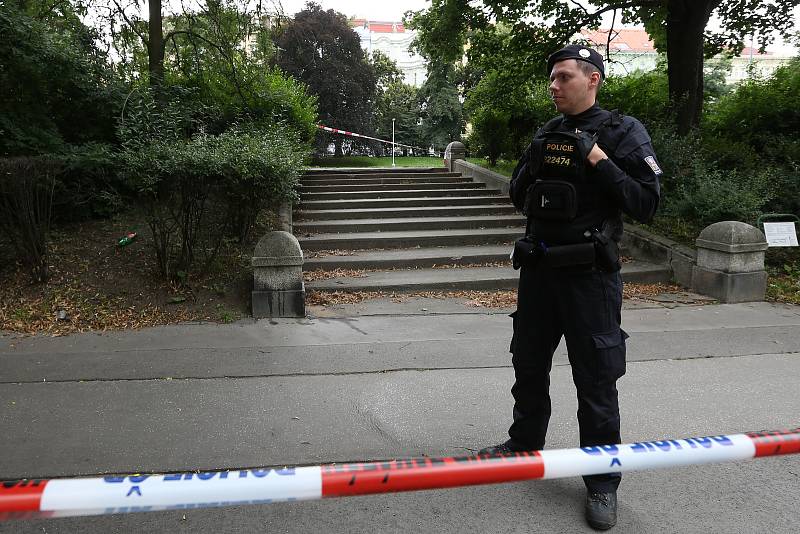 Druhý den byly kvůli nebezpečí pádu stromů uzavřeny Sady Svatopluka Čecha a také část Vinohradské ulice a probíhal zde dendrologický průzkum.