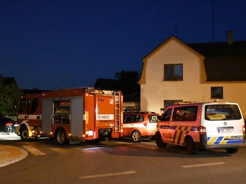 Ve Slivenci se muž zabarikádoval v domě, skončil na psychiatrii.