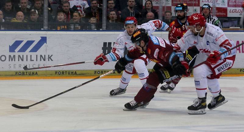 Sparťané ve třetím finále podlehli doma Třinci 2:3.