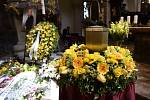 Zádušní mše za zpěvačku Evu Pilarovou se konala 3. června 2020 v bazilice Nanebevzetí Panny Marie v Praze. Pilarová zemřela 14. března ve věku 80 let.