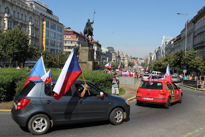 Z protestní 'Jízdy za naše děti a svobodu' na Václavském náměstí v Praze.