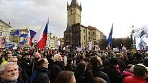 Pražský protest za obranu demokracie.