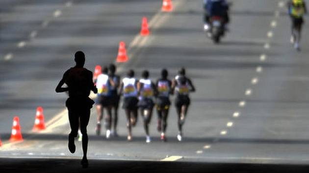 MAGICKÁ PRAHA. Trať půlmaratonu vede historickým centrem i po frekventovaných ulicích.