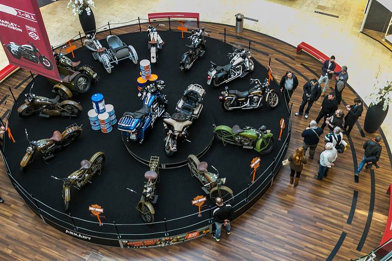 Výstava motocyklů Harley-Davidson na Arkádách Pankrác.