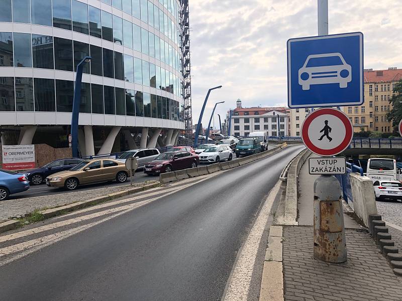 Dopravní situace v okolí pražského Anděla 9. července 2019.