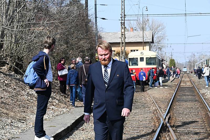 Slavnostní ukončení vlakové dopravy ve Střezimíři.