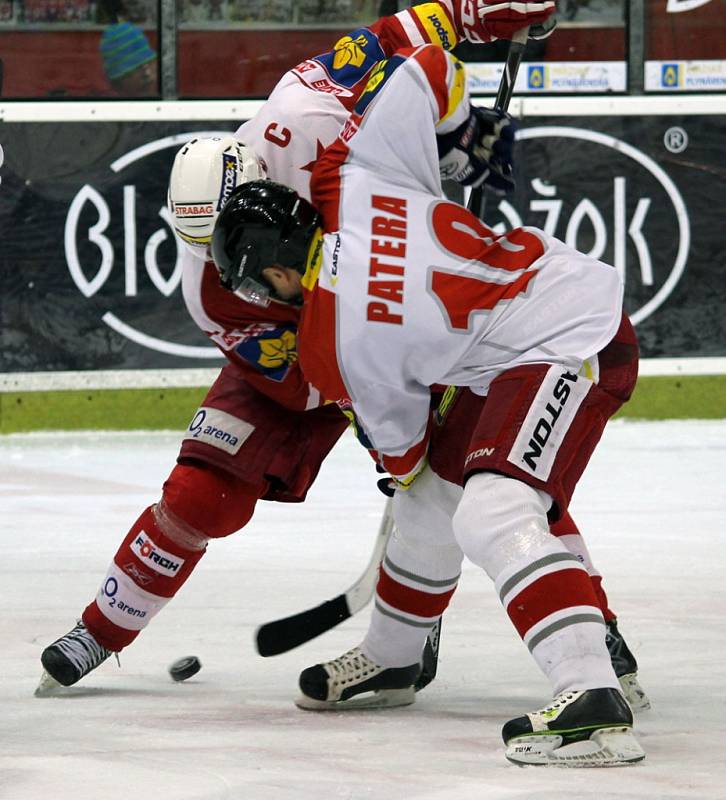 4. kolo baráže o hokejovou extraligu: HC Slavia Praha - HC Olomouc 2:1 (1:0, 0:1, 1:0).