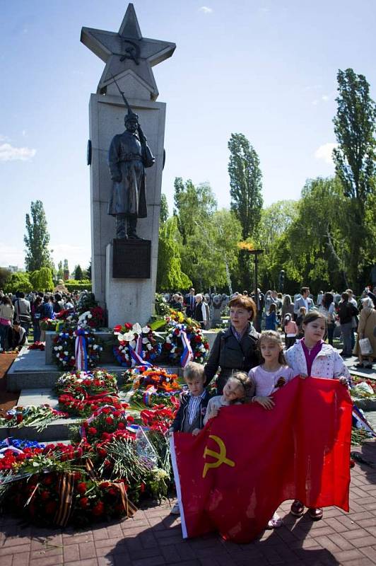Pietní vzpomínka na padlé sovětské vojáky se konala v pátek 9. května 2014 na Olšanských hřbitovech v Praze u příležitosti 69. výročí ukončení druhé světové války.