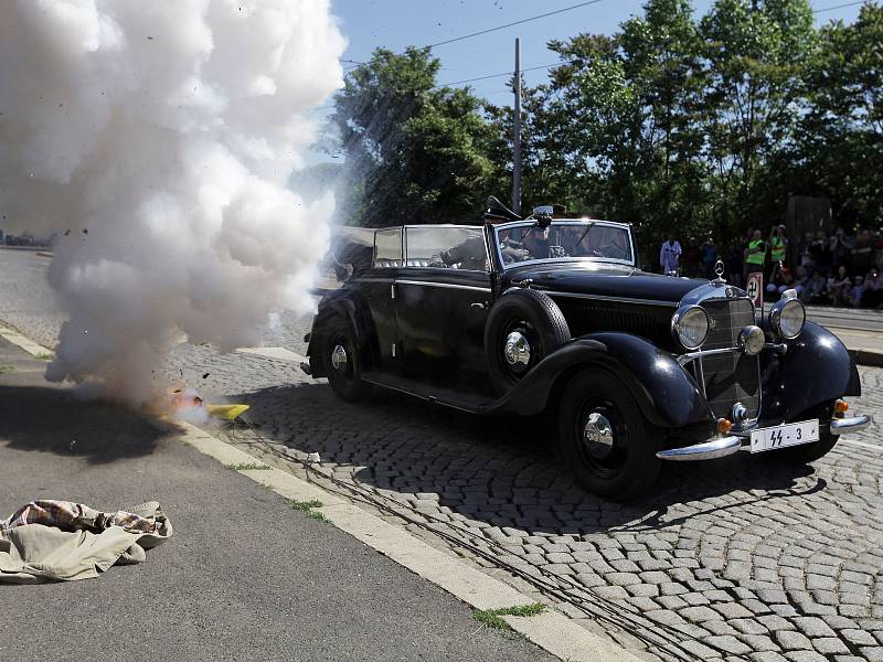 U příležitosti 75.výročí atentátu na říšského protektora Reinharda Heydricha se v Praze konala rekonstrukce útoku u tramvajové zastávky U Kříže.