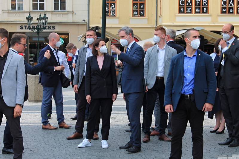 Běloruská opoziční politička Svjatlana Cichanouská při setkání s primátorem Prahy Zdeňkem Hřibem.