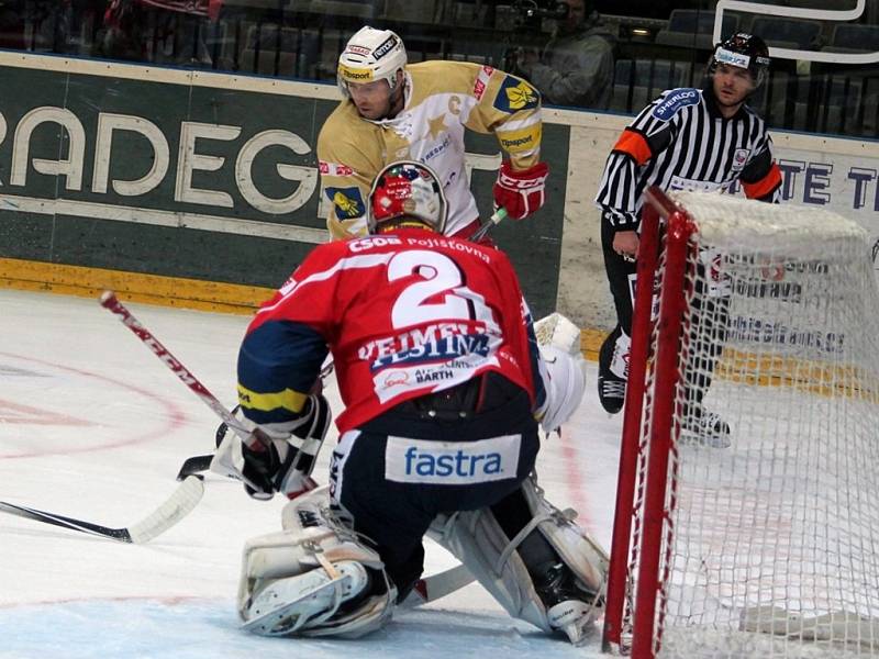 Dohrávka 16. kola hokejové extraligy: HC Slavia Praha - HC ČSOB Pojišťovna Pardubice 1:6 (0:2, 0:4, 1:0).