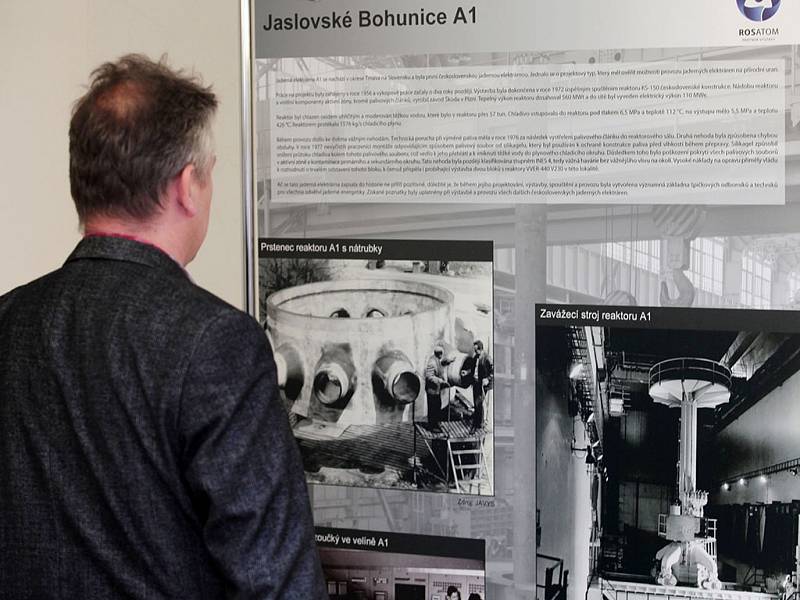 Zahájení výstavy k 60. výročí mírového využívaní jádra v Československu. Fakulta jaderná a fyzikálně inženýrská ČVUT v Praze 1.