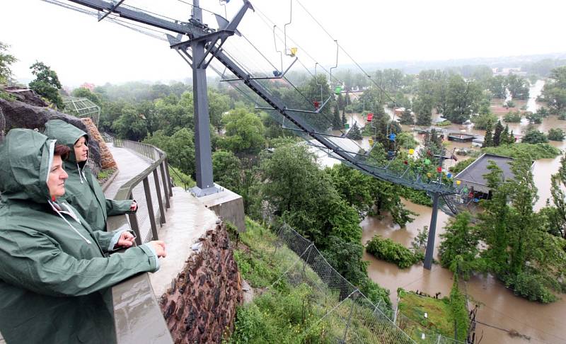 Povodně v Praze – Troji u Pražské zoo v pondělí 3. června. 