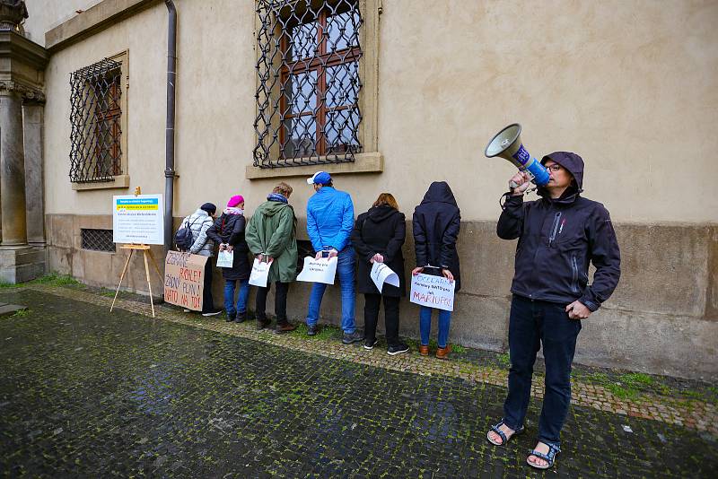 Happening "Braňme Ukrajinu", který má za cíl podpořit akce na pomoc Ukrajině se konal 20. dubna 2022 na Malostranském náměstí.