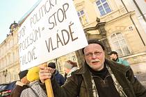 Demonstrace příznivců před soudem s Ladislavem Vrabelem v Praze 2. března 2023.