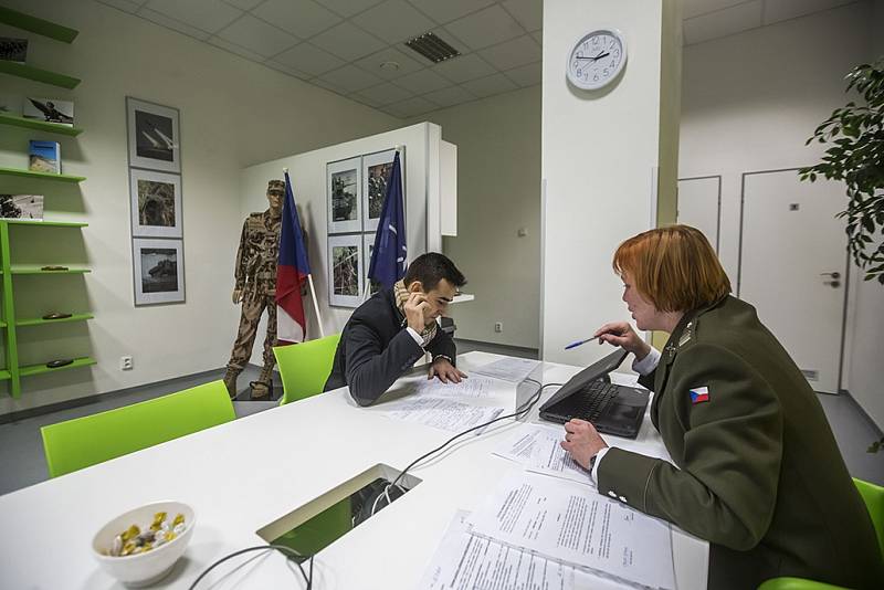 Otevření armádního Rekrutačního střediska Čechy za účasti ministra obrany Martina Stropnického a náčelníka Generálního štábu Josefa Bečváře.