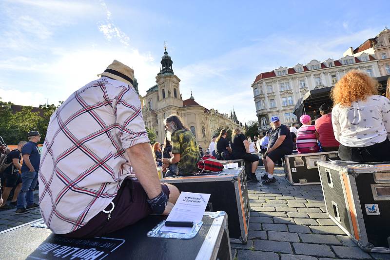 Demonstrace za živou kulturu na Staroměstkém náměstí 27. 7. 2020