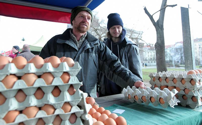 Poslední Farmářský trh v roce 2013 na náměstí Jiřího z Poděbrad v sobotu 28. prosince